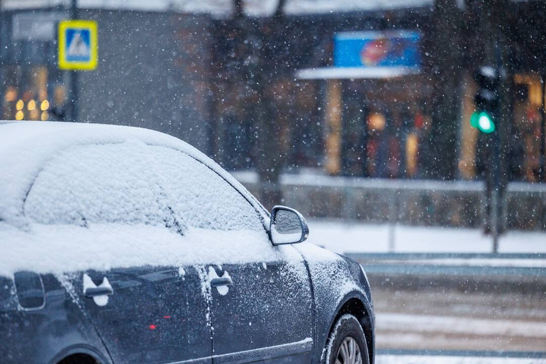 Kauną nuklojo sniegas
