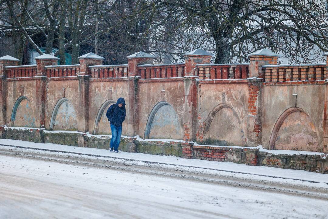 Kauną nuklojo sniegas