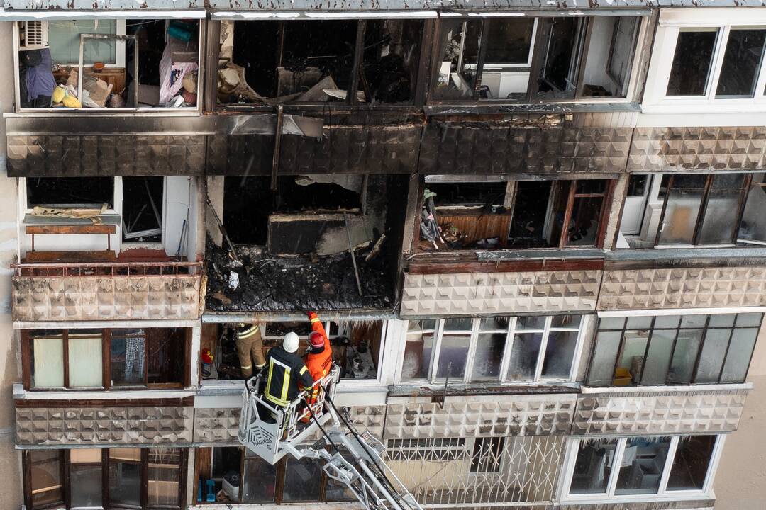 Sudegęs daugiabutis Viršuliškėse iš aukštai