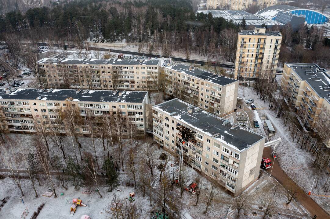 Sudegęs daugiabutis Viršuliškėse iš aukštai