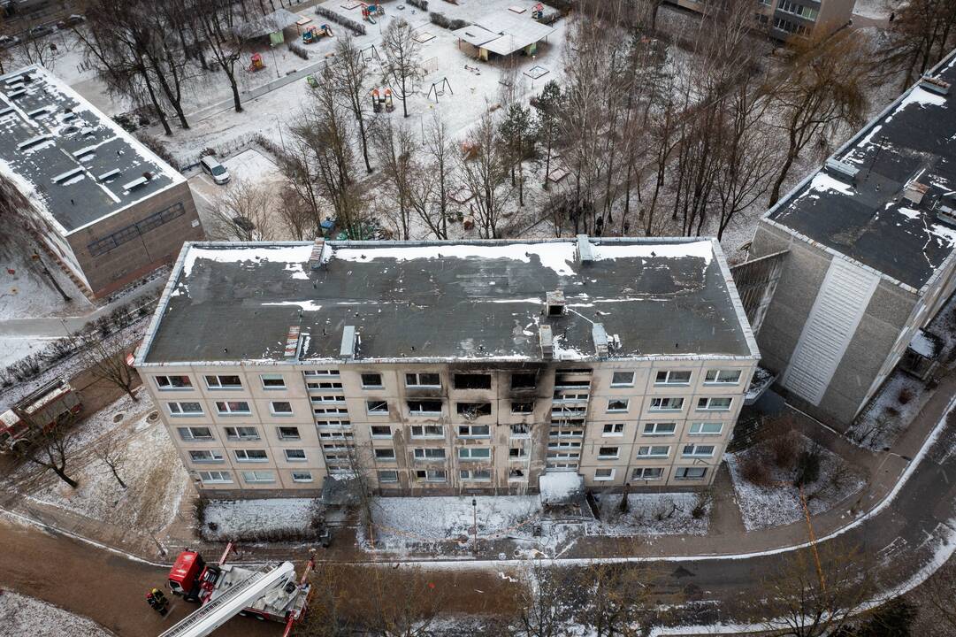 Sudegęs daugiabutis Viršuliškėse iš aukštai
