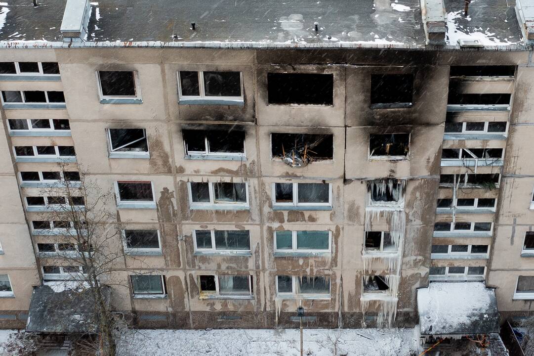 Sudegęs daugiabutis Viršuliškėse iš aukštai
