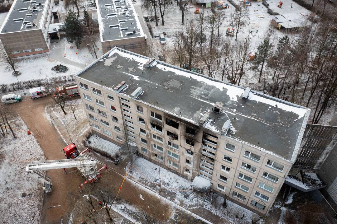 Sudegęs daugiabutis Viršuliškėse iš aukštai