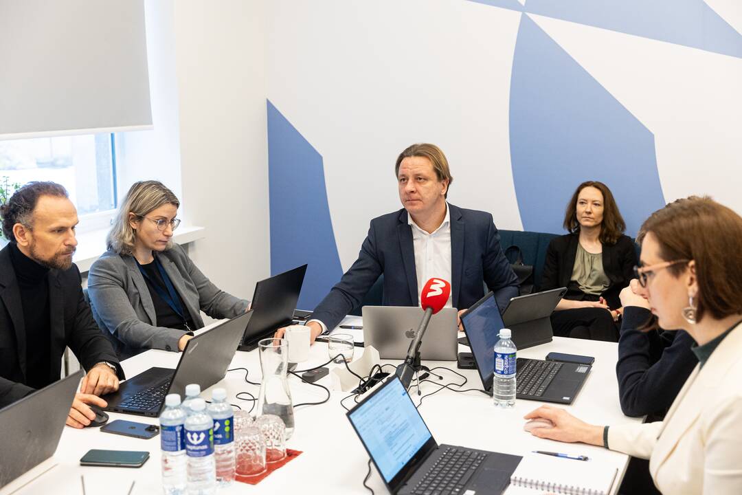 Eitvydas Bajarūnas (kairėje) ir Gitanas Nausėda