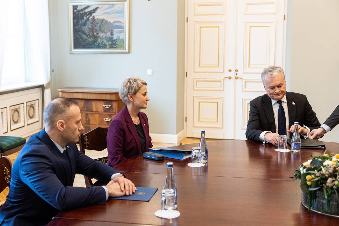 Prezidentas susitiko su L. Pernavu ir N. Grunskiene