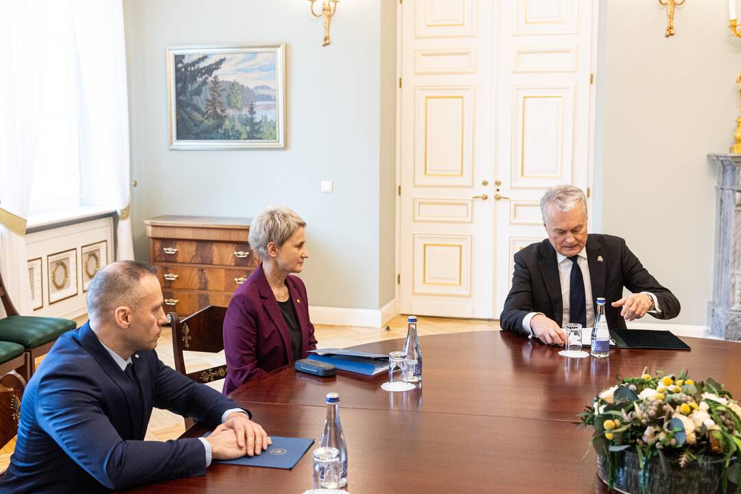 Prezidentas susitiko su L. Pernavu ir N. Grunskiene