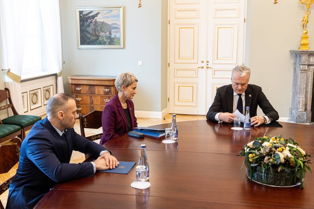 Prezidentas susitiko su L. Pernavu ir N. Grunskiene