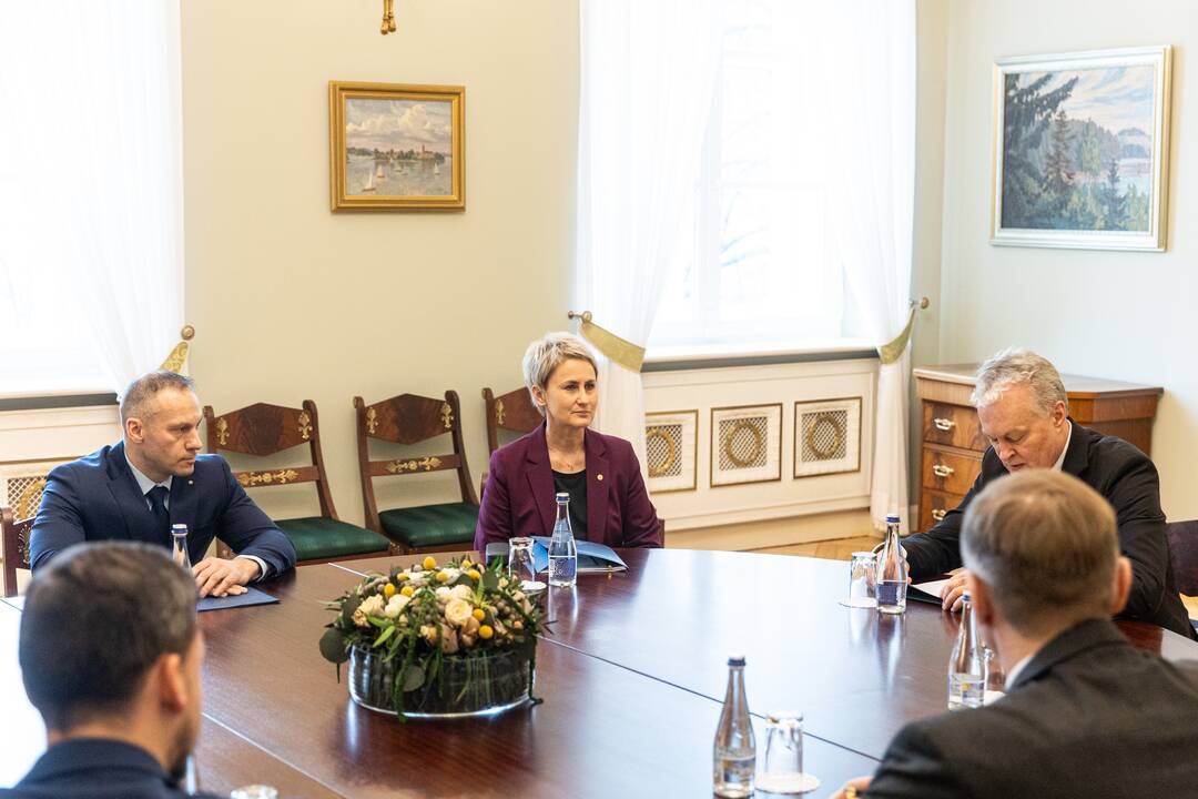 Prezidentas susitiko su L. Pernavu ir N. Grunskiene