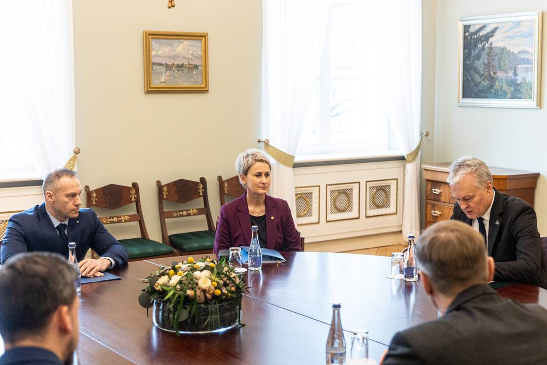 Prezidentas susitiko su L. Pernavu ir N. Grunskiene