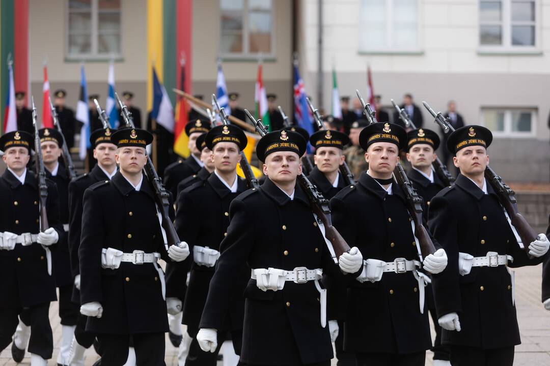 S. Daukanto aikštėje vyko Lietuvos ir NATO vėliavų pakėlimo ceremonija