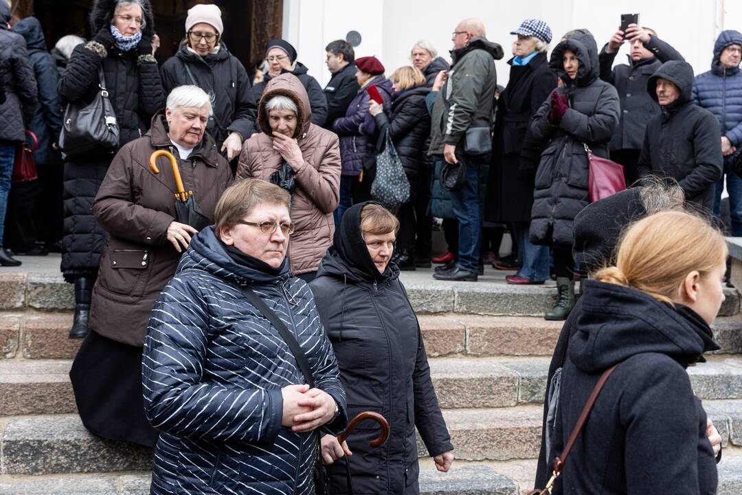 Disidentės, vienuolės N. Sadūnaitės laidotuvės