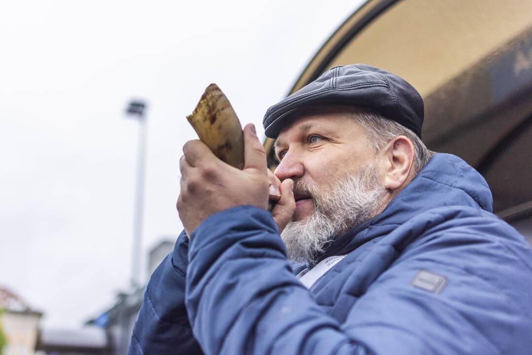 Prasidėjo balsavimas iš anksto renkant prezidentą, pilietybės referendume