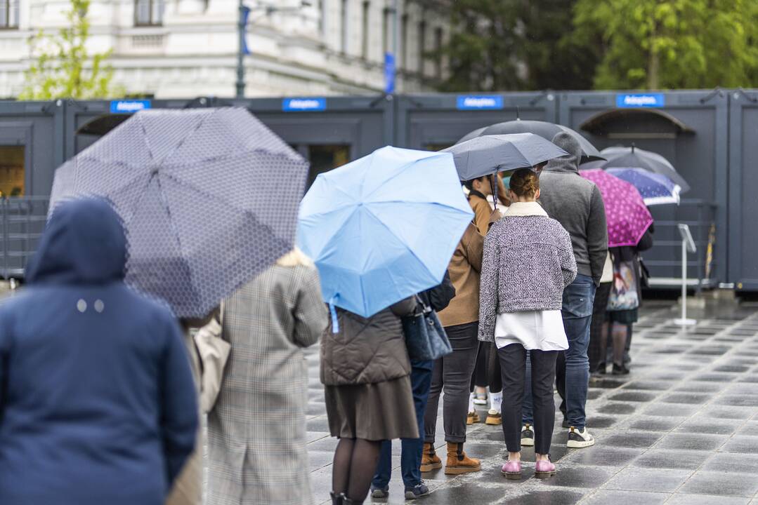 Prasidėjo balsavimas iš anksto renkant prezidentą, pilietybės referendume