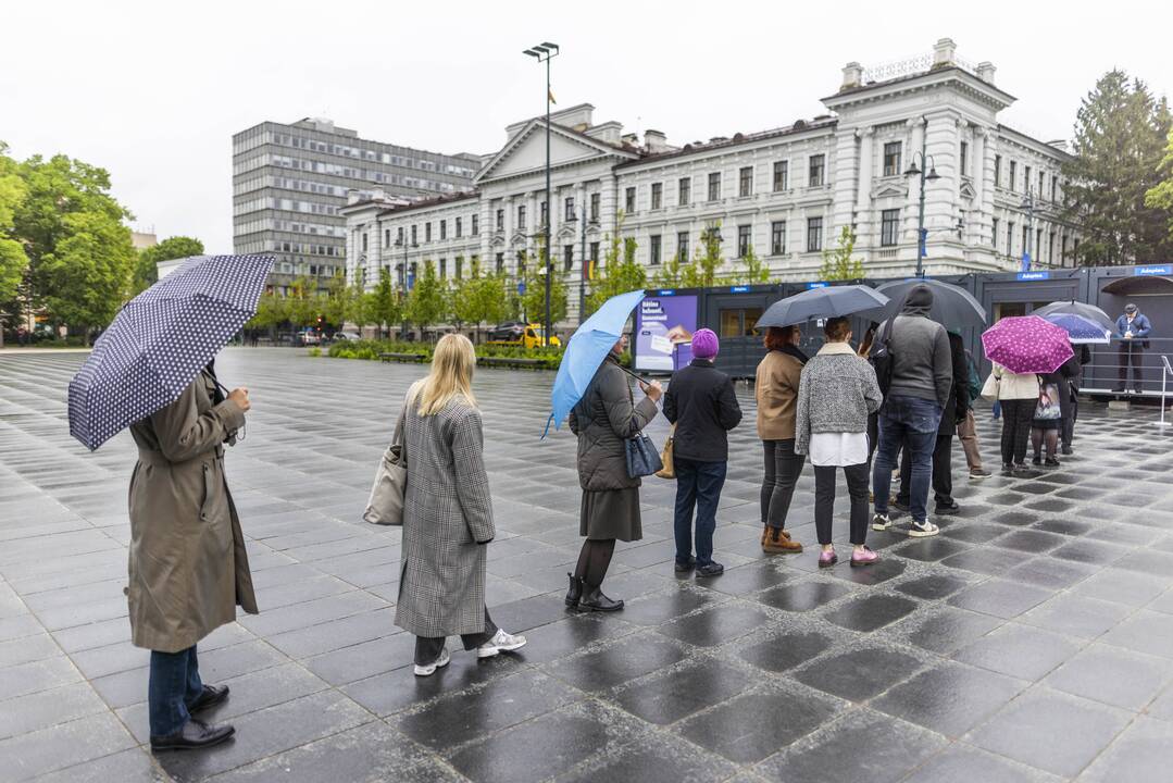 Prasidėjo balsavimas iš anksto renkant prezidentą, pilietybės referendume
