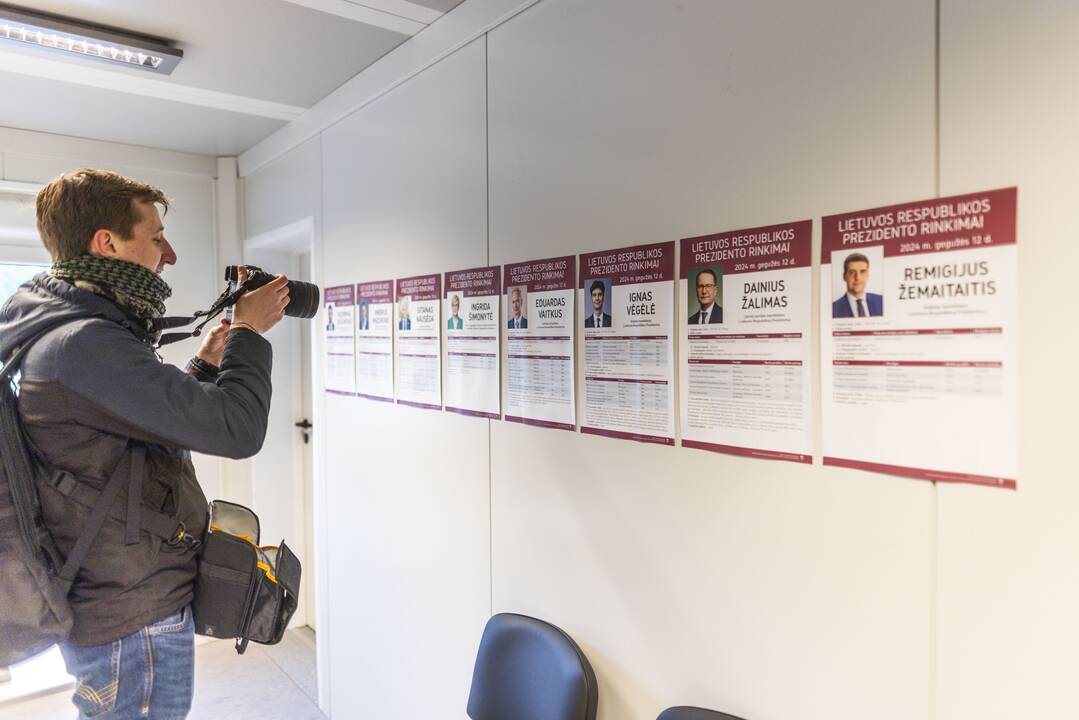 Prasidėjo balsavimas iš anksto renkant prezidentą, pilietybės referendume