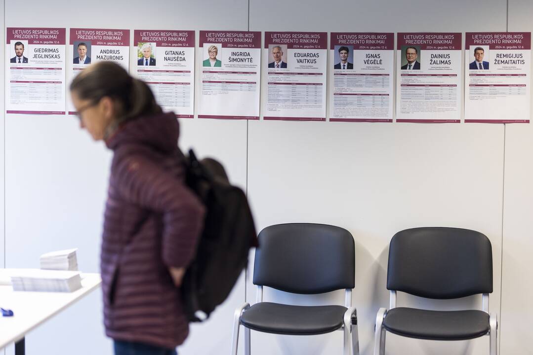 Prasidėjo balsavimas iš anksto renkant prezidentą, pilietybės referendume