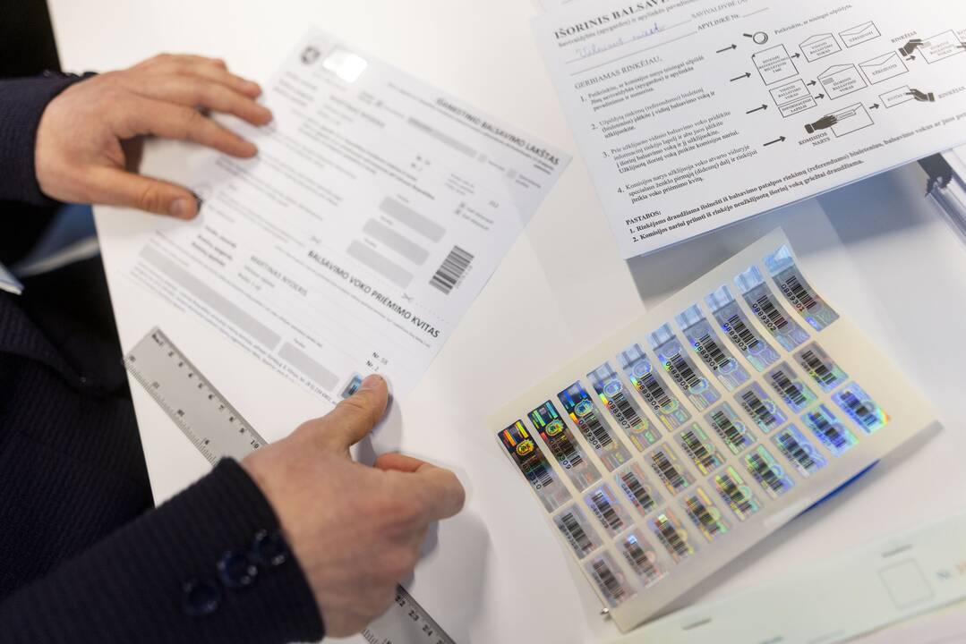 Prasidėjo balsavimas iš anksto renkant prezidentą, pilietybės referendume