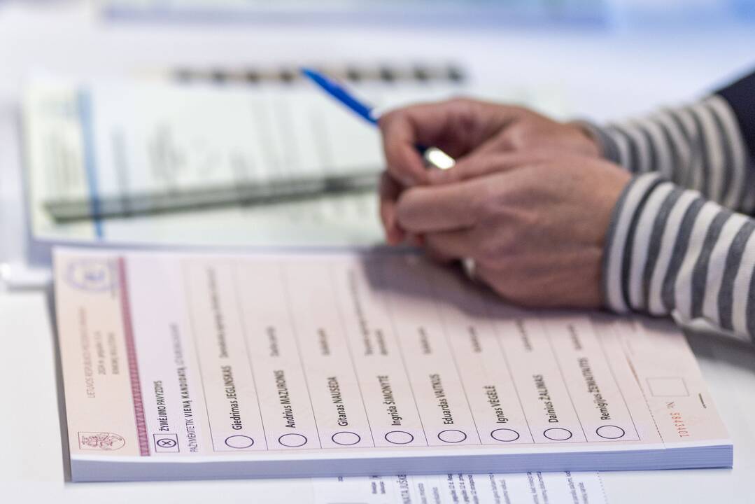 Prasidėjo balsavimas iš anksto renkant prezidentą, pilietybės referendume