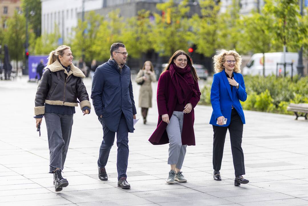Prasidėjo balsavimas iš anksto renkant prezidentą, pilietybės referendume