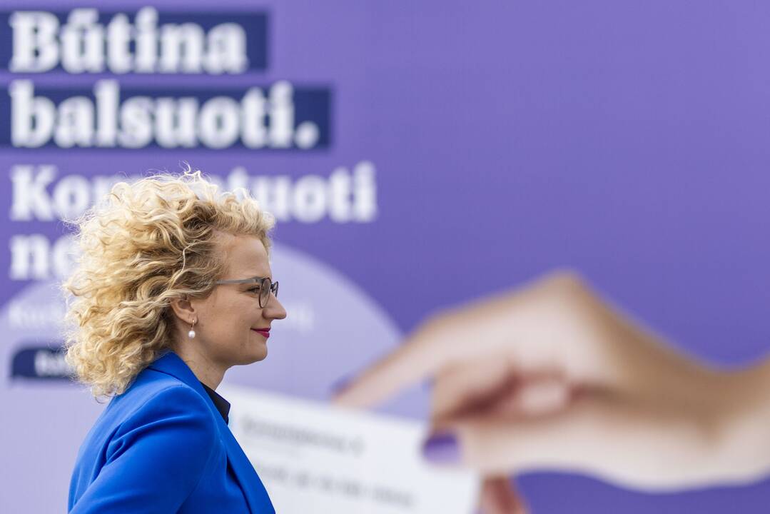 Prasidėjo balsavimas iš anksto renkant prezidentą, pilietybės referendume