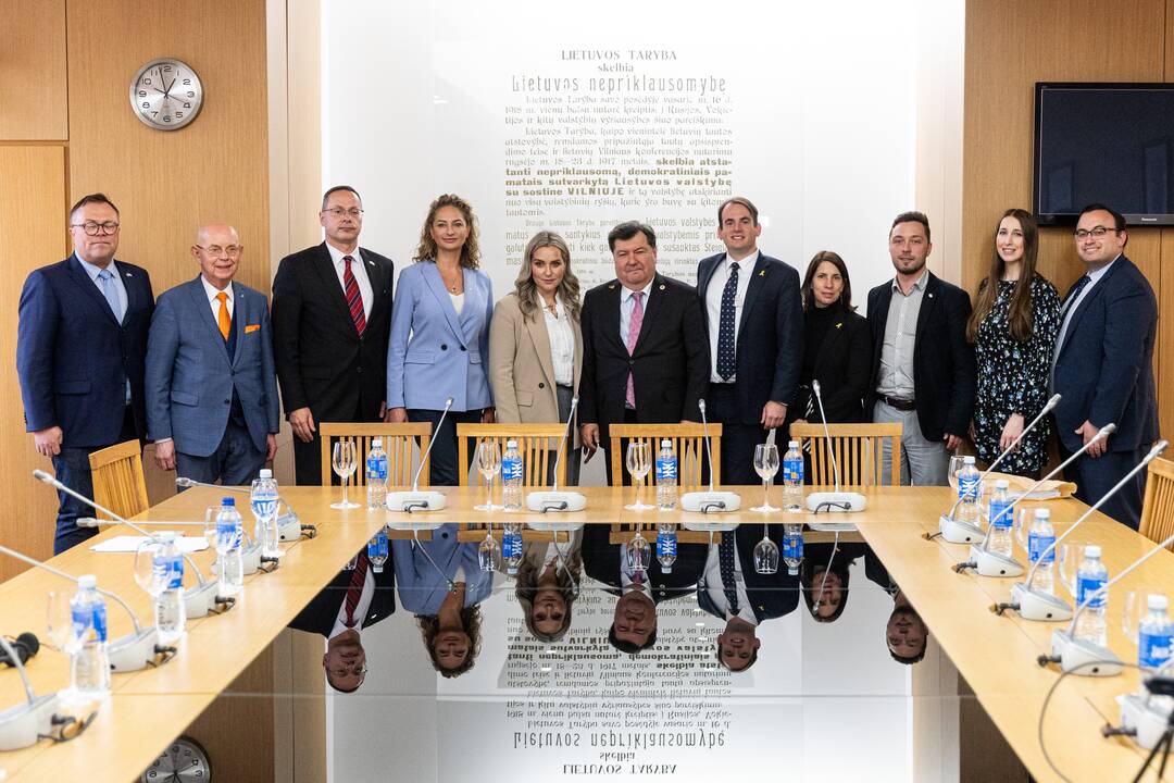 Seimo URK nariai susitiko su „Hamas“ įkaitais laikomų asmenų artimaisiais