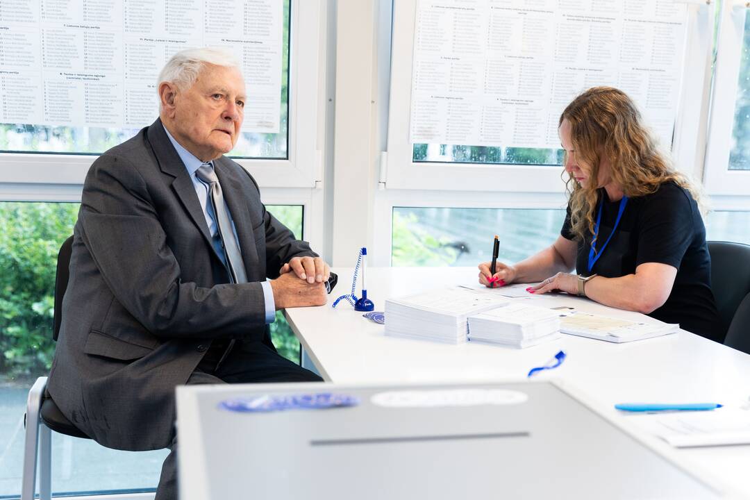 V. Adamkus balsavo išankstiniuose EP rinkimuose