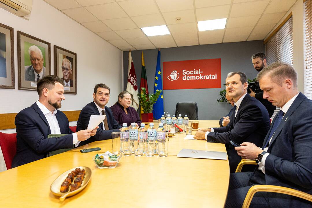 Susitiko socialdemokratų partijos ir „Nemuno aušros“ atstovai