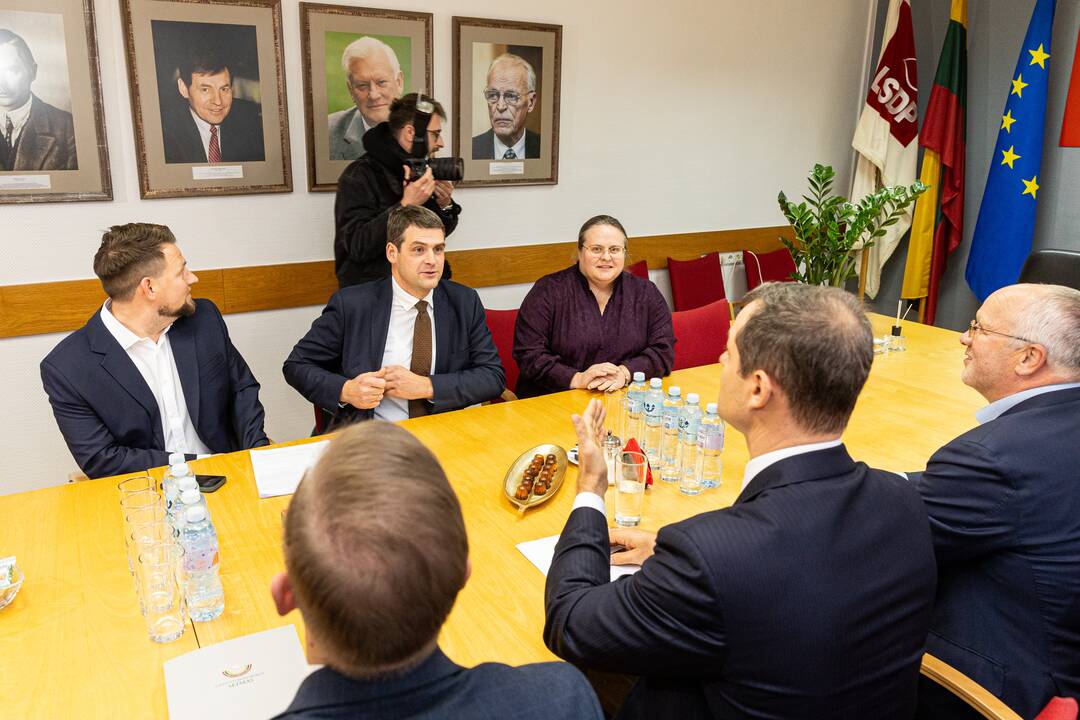 Susitiko socialdemokratų partijos ir „Nemuno aušros“ atstovai