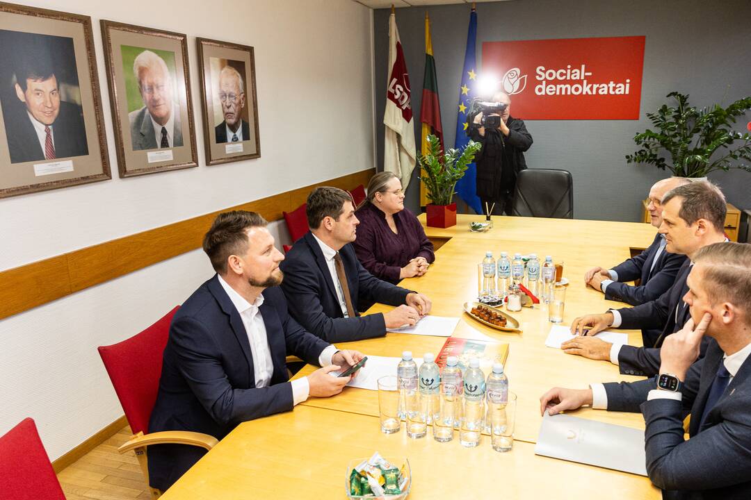 Susitiko socialdemokratų partijos ir „Nemuno aušros“ atstovai