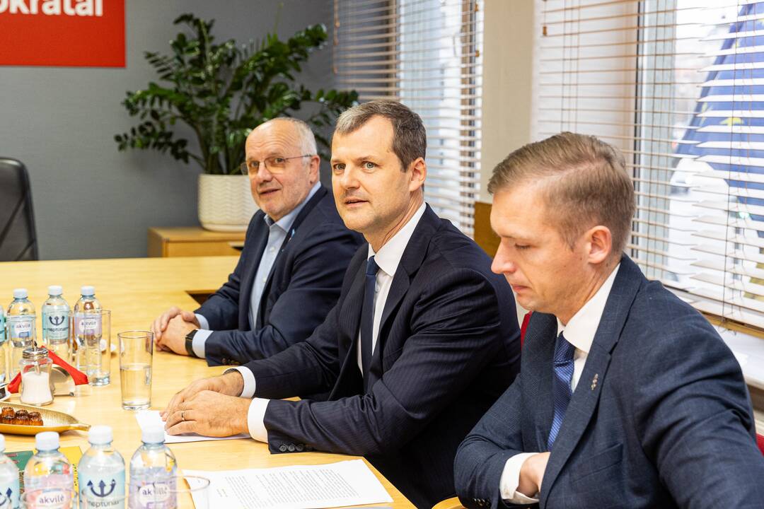 Susitiko socialdemokratų partijos ir „Nemuno aušros“ atstovai
