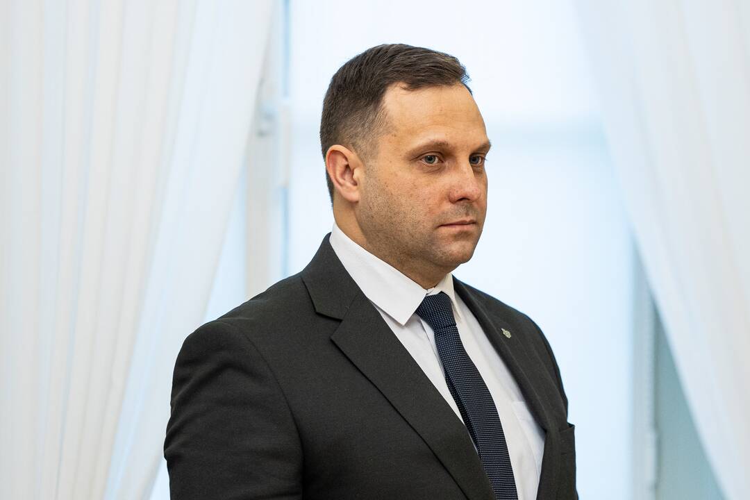 Siūlo Hofmaną nušalinti nuo kai kurių sprendimų