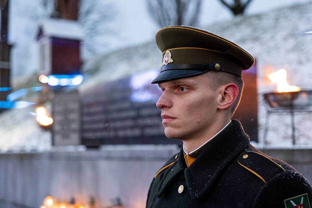 Atminimo laužų uždegimo ceremonija prie Vilniaus televizijos bokšto