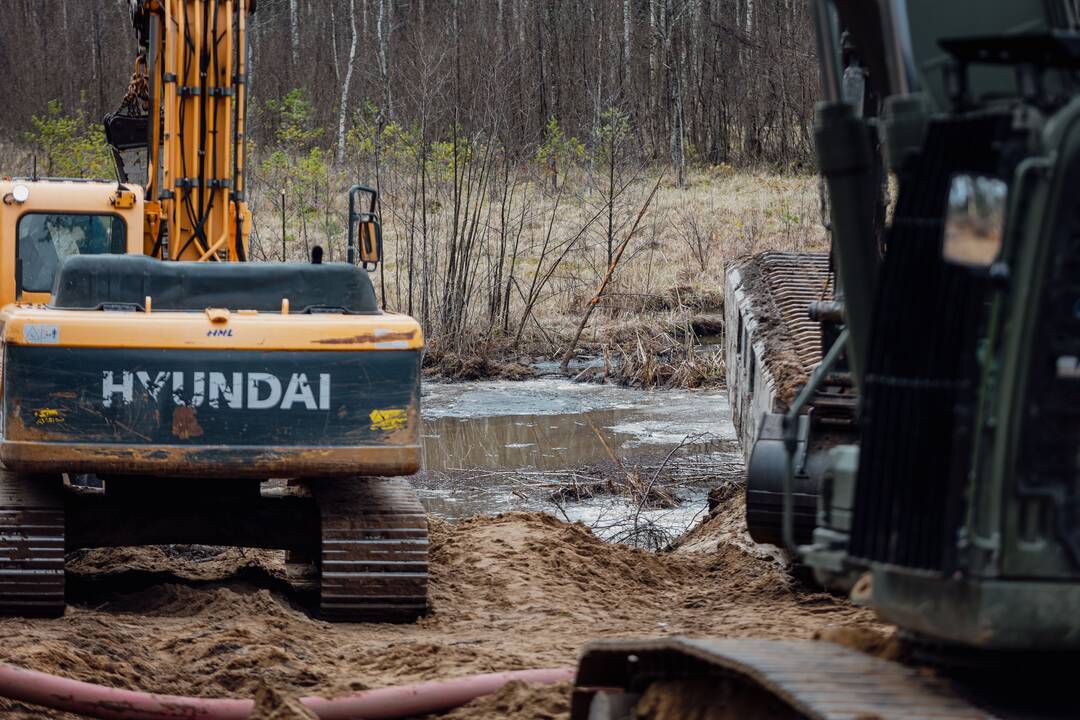 Tęsiasi dingusių JAV karių paieška