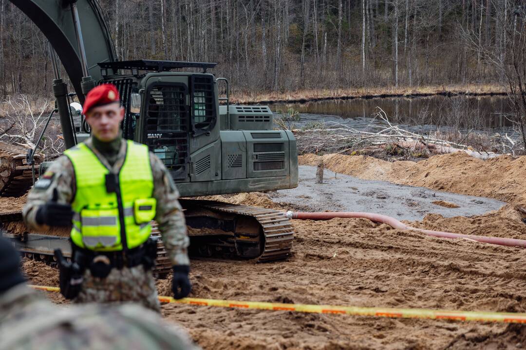 Tęsiasi dingusių JAV karių paieška