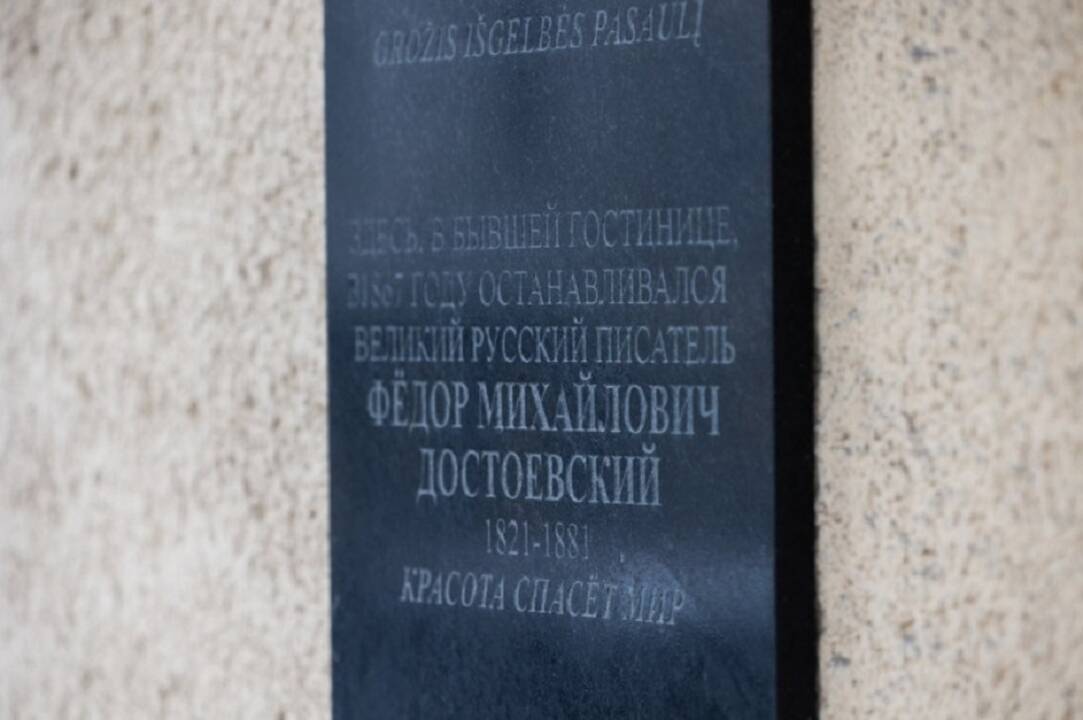 Sostinės savivaldybė pritarė siūlymui nuimti kai kurias Vilniuje įrengtas atminimo lentas