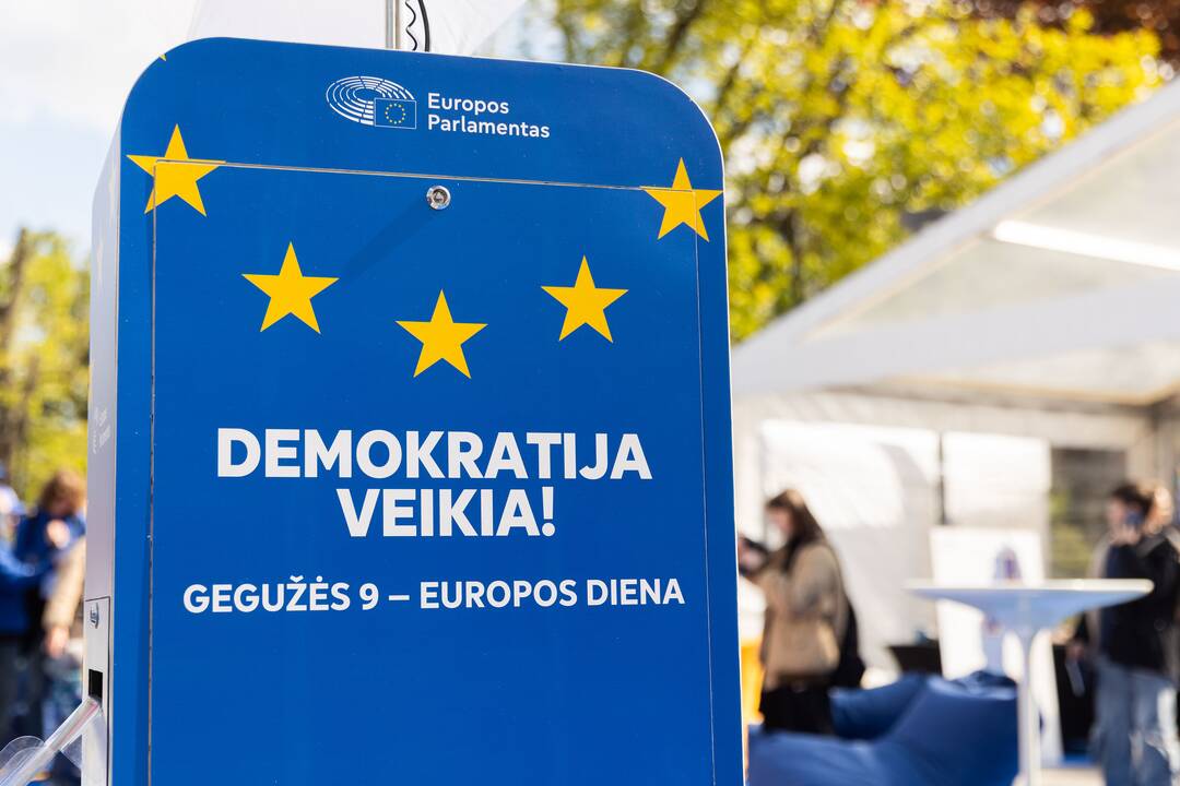 Atminimo ženklo, skirto Roberto Šumano deklaracijos 75-mečiui, atidengimas