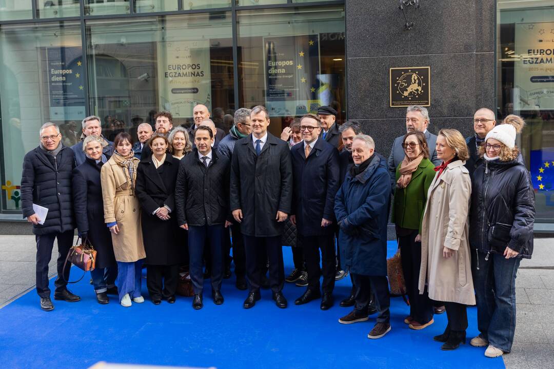 Atminimo ženklo, skirto Roberto Šumano deklaracijos 75-mečiui, atidengimas