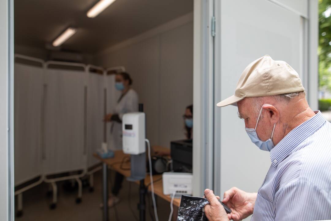 Lukiškių aikštėje atidarytas vakcinacijos centras
