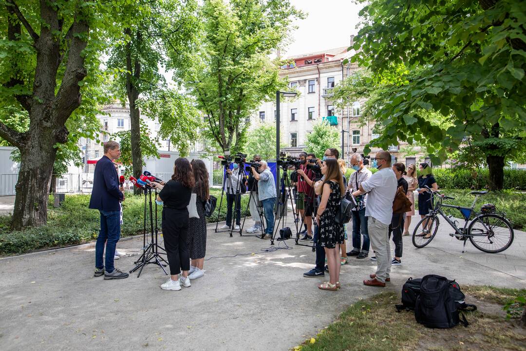 Lukiškių aikštėje atidarytas vakcinacijos centras