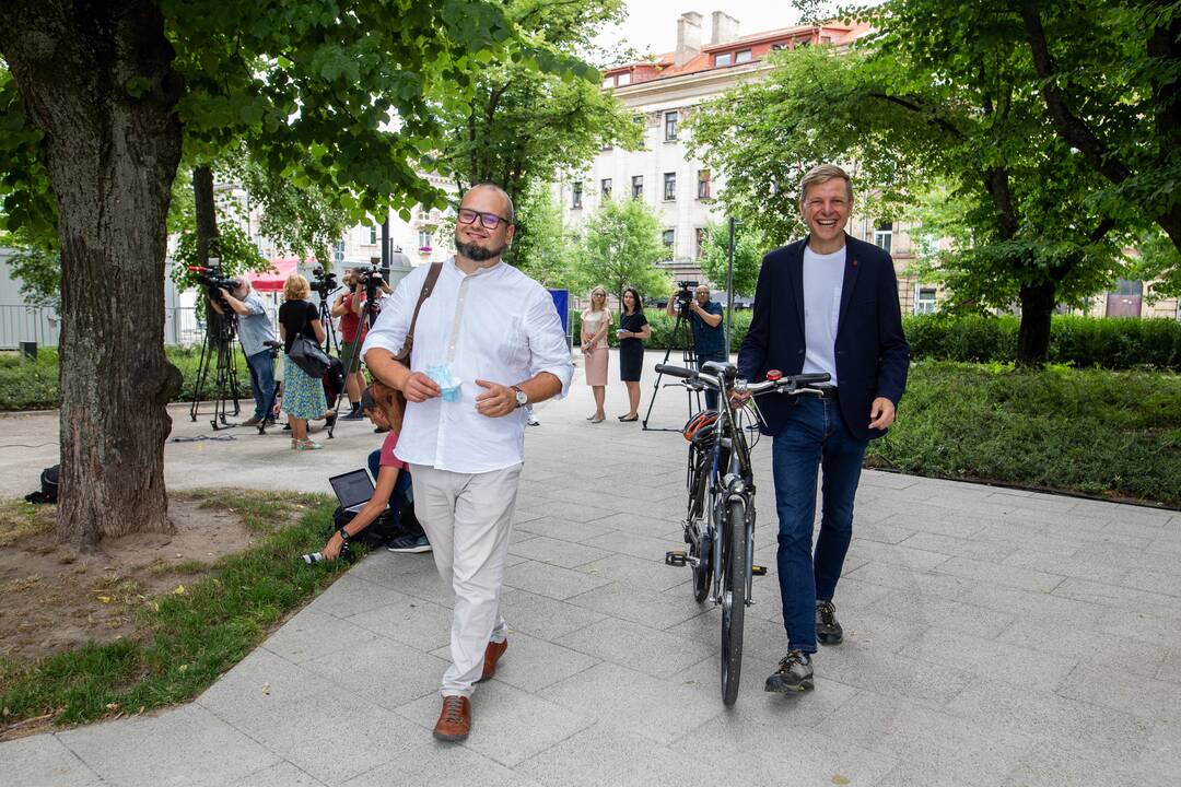 Lukiškių aikštėje atidarytas vakcinacijos centras