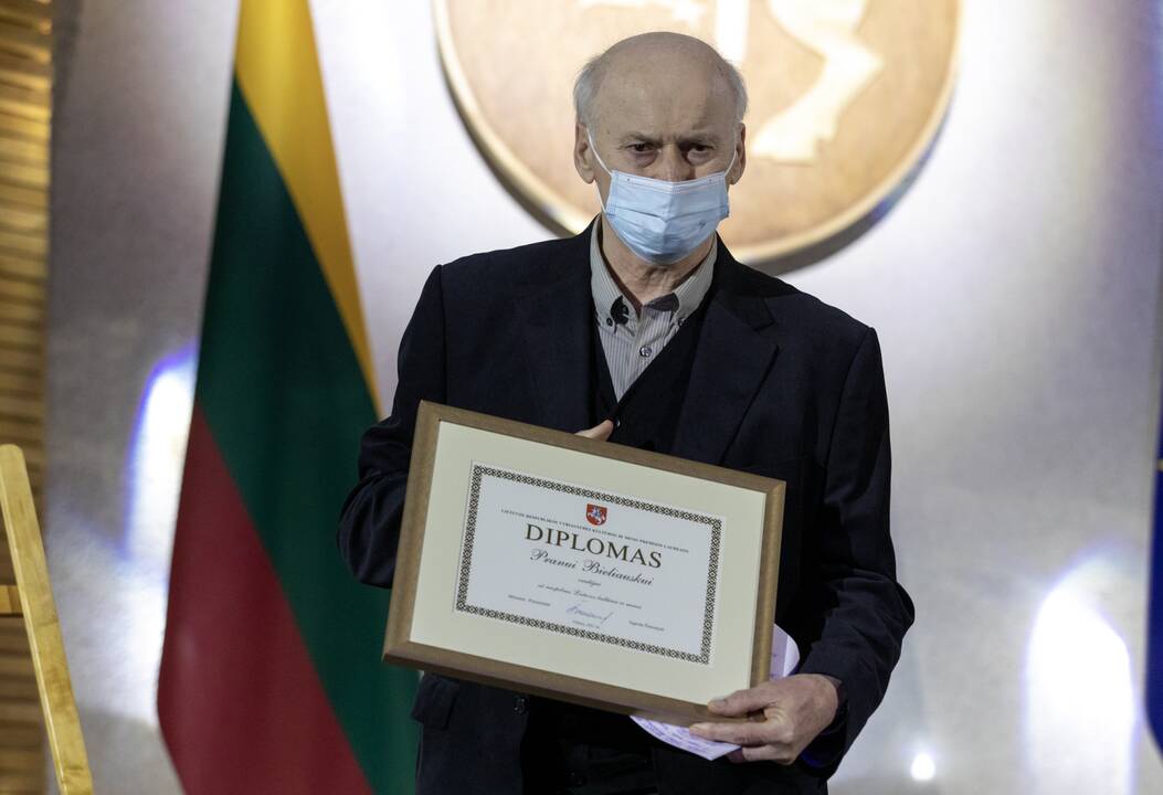 Dvylikai kūrėjų įteiktos Vyriausybės kultūros ir meno premijos