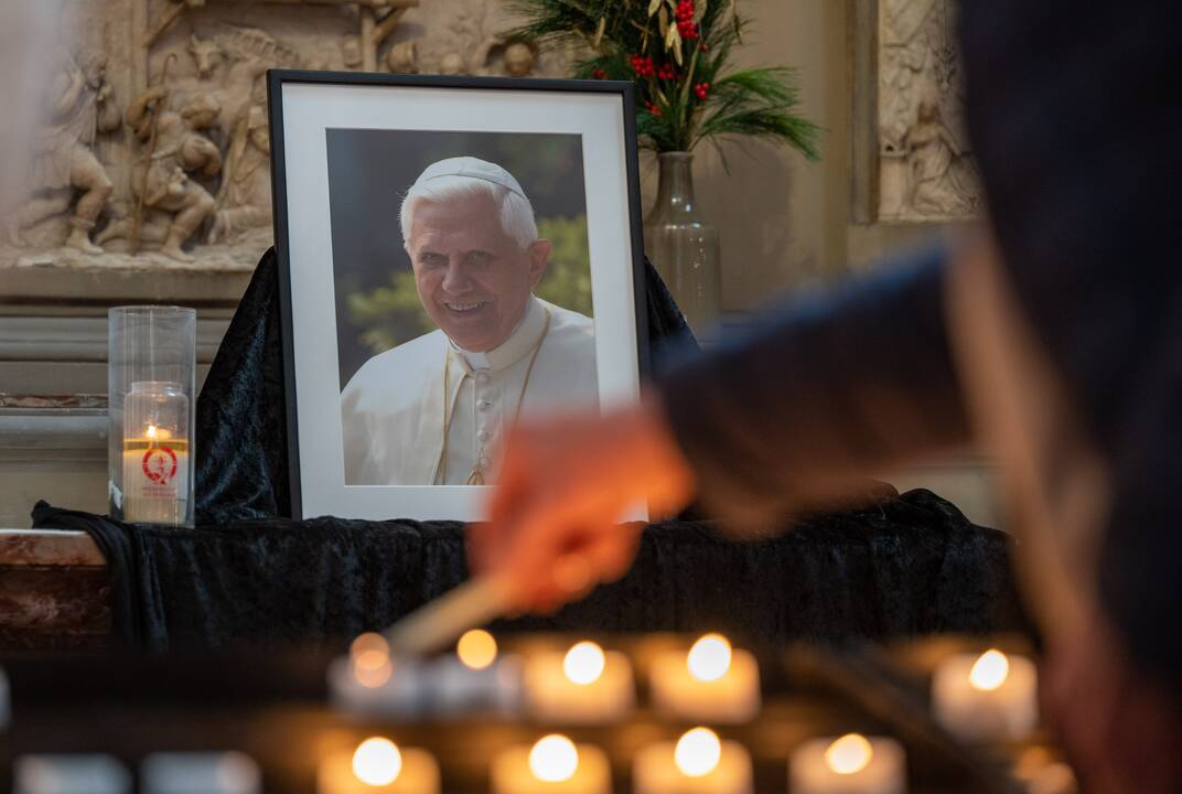 Mirė popiežius emeritas Benediktas XVI