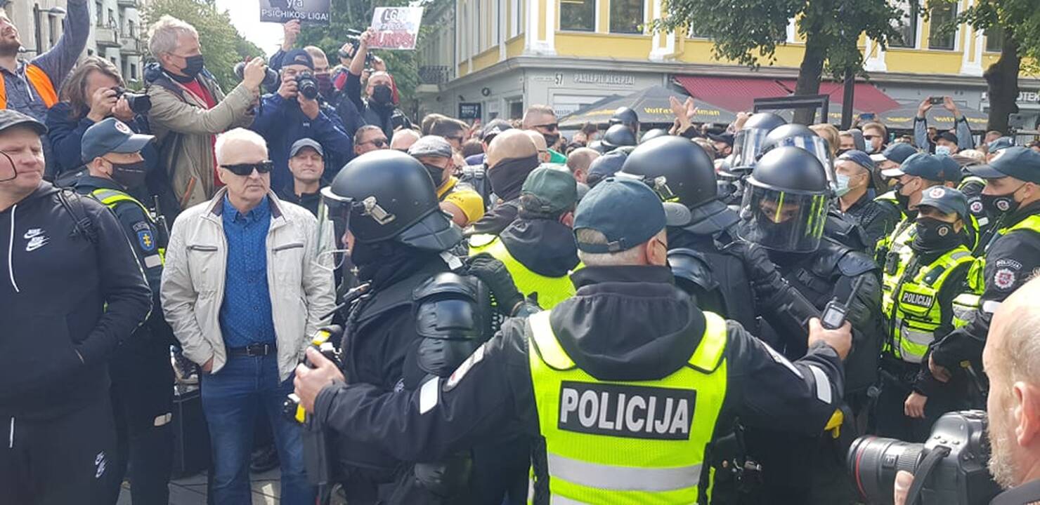 Neramumai per LGBT paradą