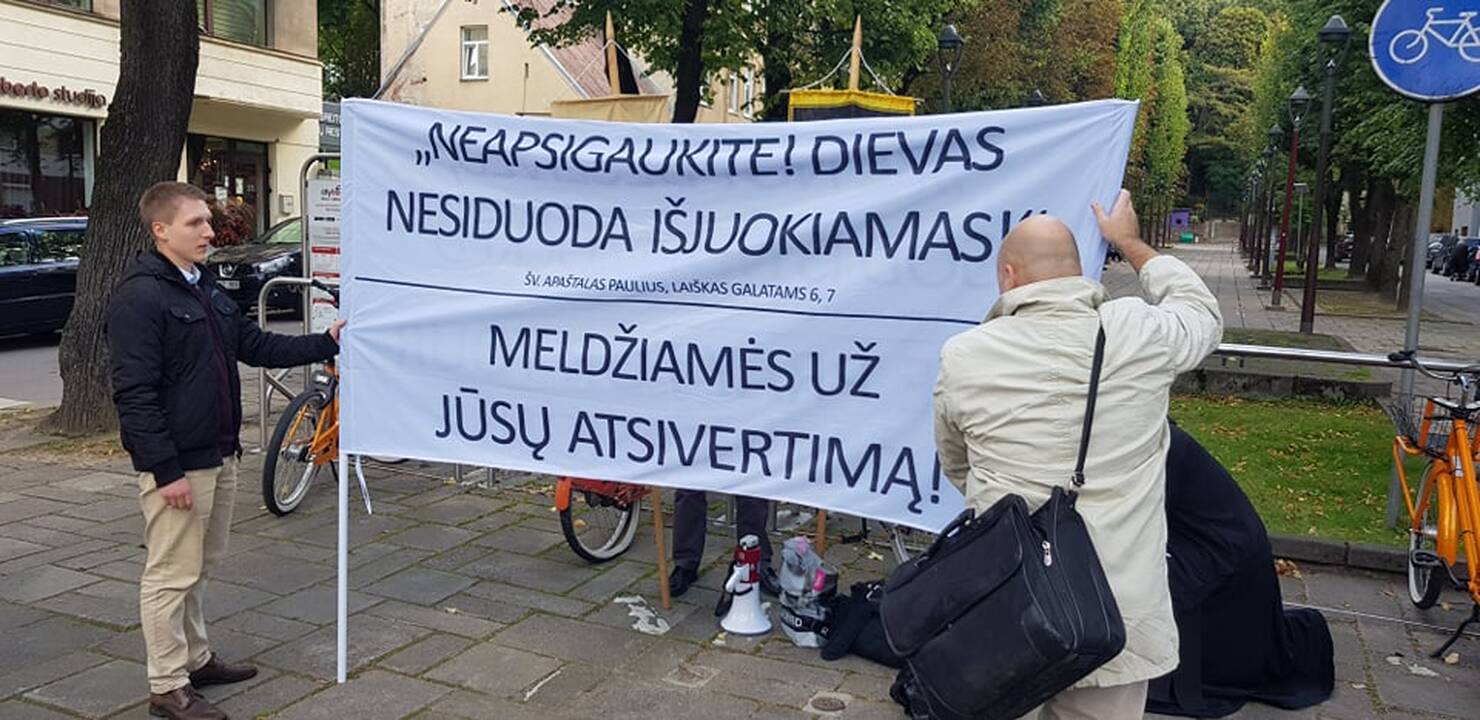 Prieš LGBT eitynes – vieša malda