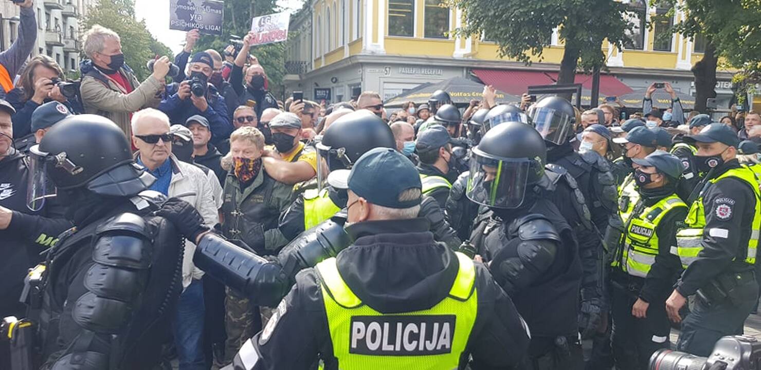 Neramumai per LGBT paradą