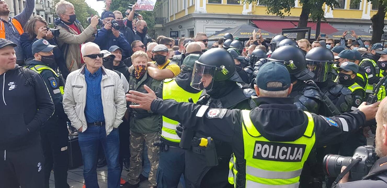 Neramumai per LGBT paradą