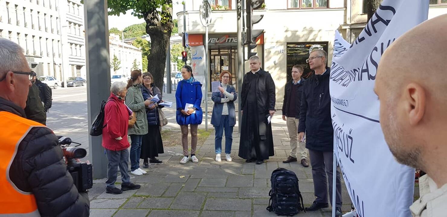 Prieš LGBT eitynes – vieša malda