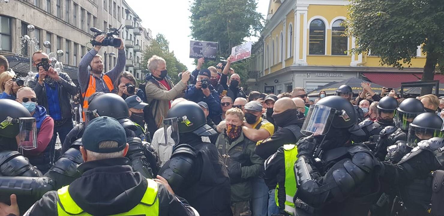 Neramumai per LGBT paradą