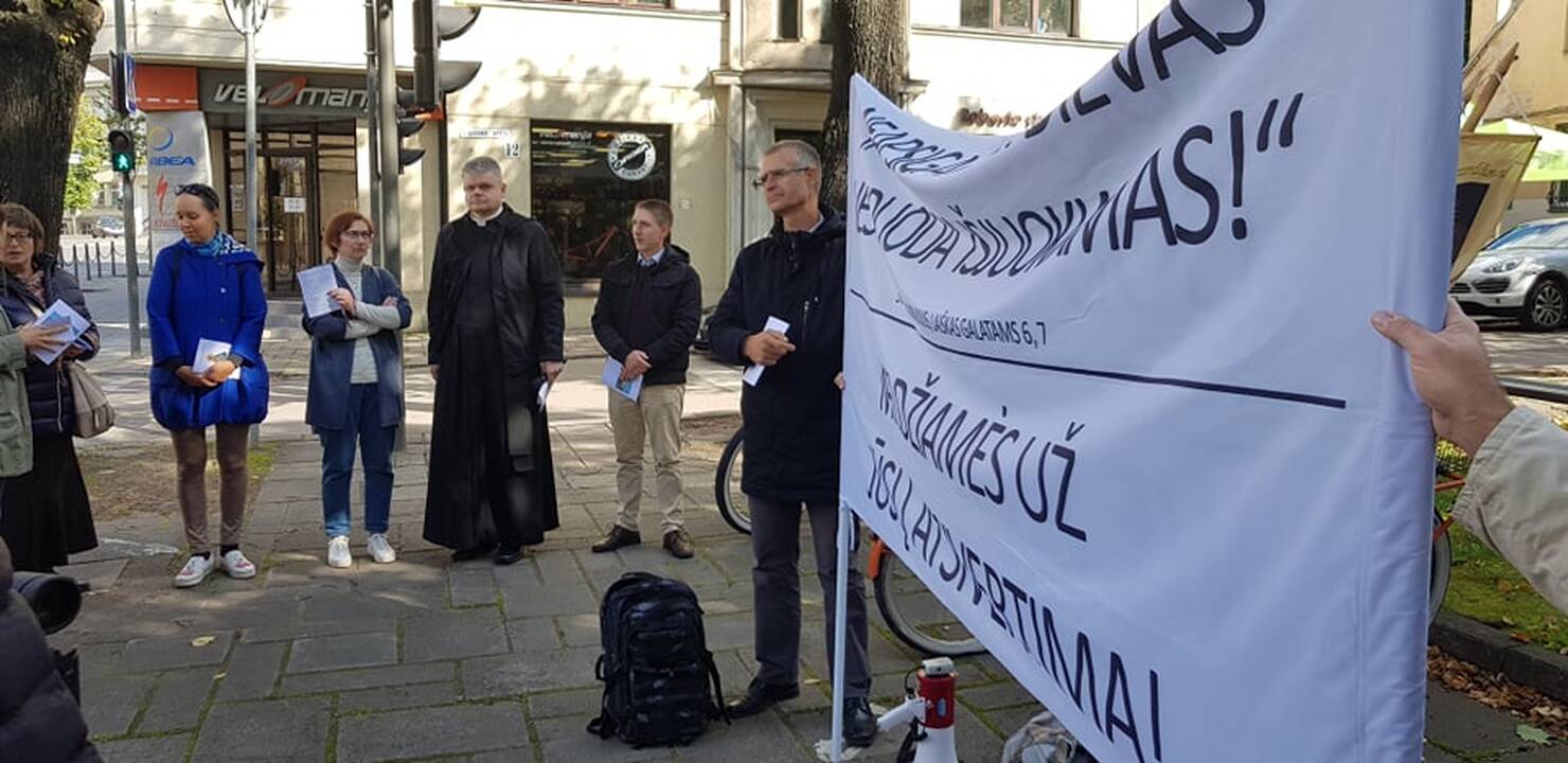 Prieš LGBT eitynes – vieša malda