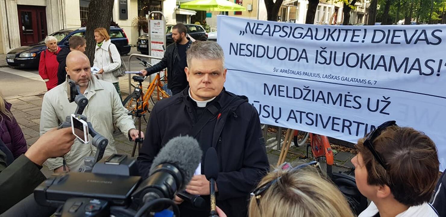 Prieš LGBT eitynes – vieša malda